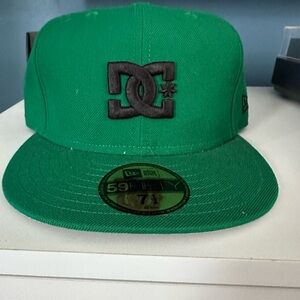 DC Shoes New Era 59FIFTY Teamworks Hat Green Black Logo Size 7 1/2